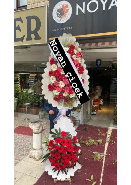 Çift Katlı Renkli Gerbera Çelenk